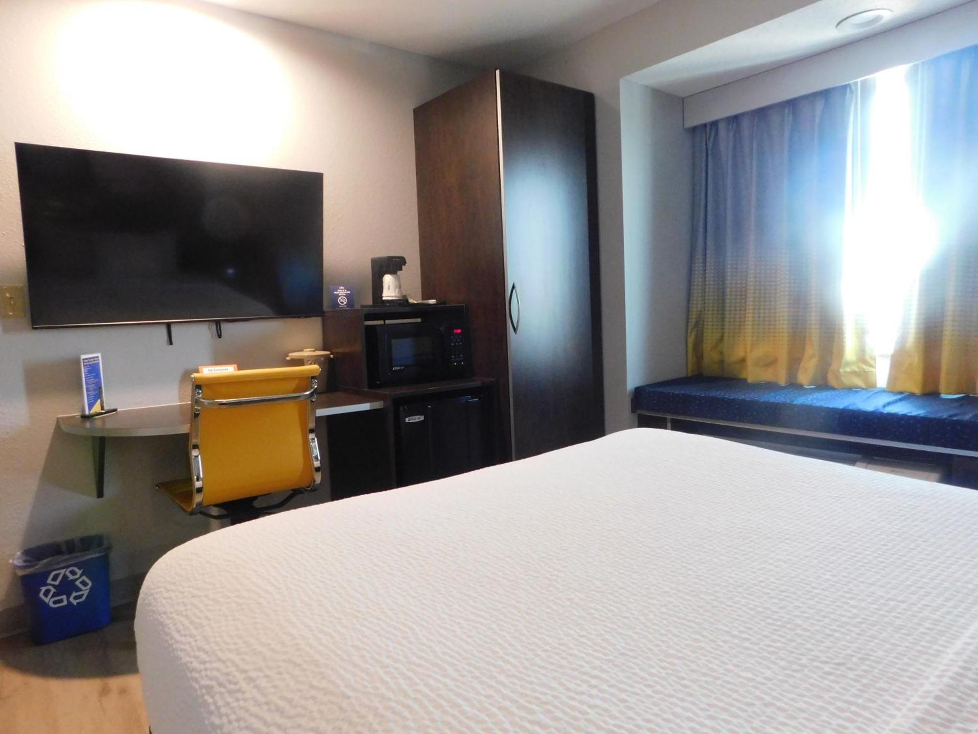 Microtel Inn & Suites By Wyndham Wheeling At The Highlands Triadelphia Luaran gambar